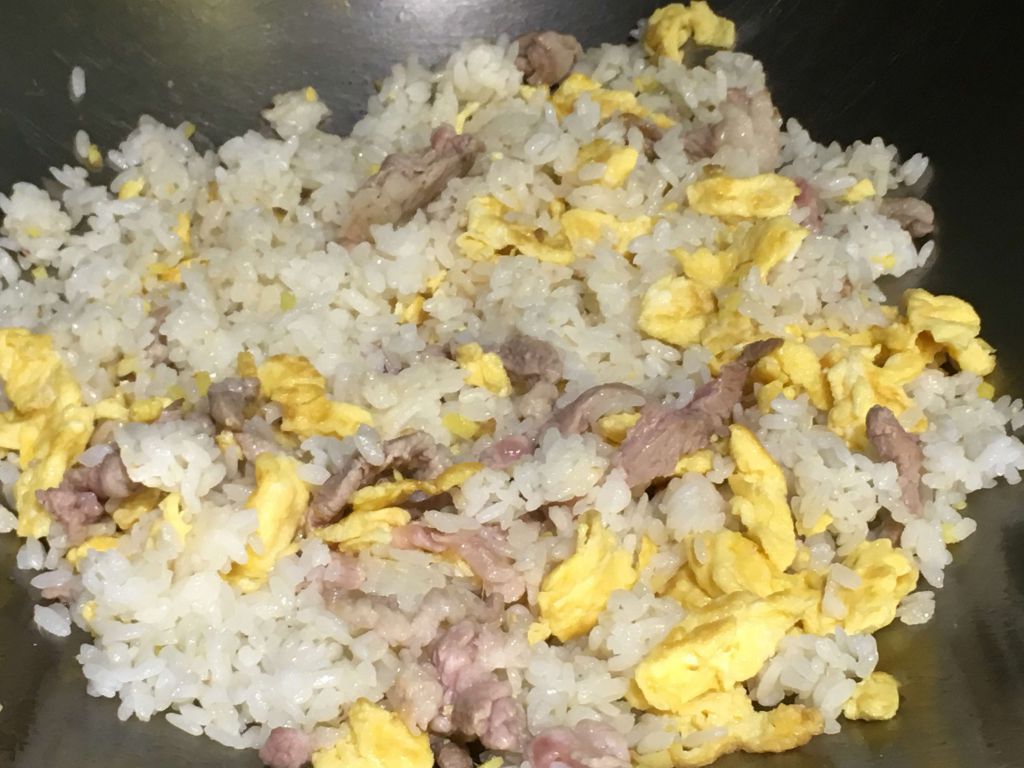 麻油肉丝蛋炒饭的加工步骤