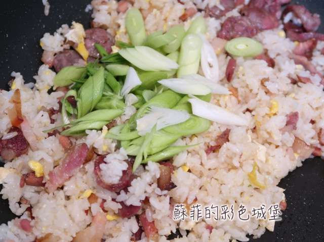 『腊味蒜香炒饭』美味的一锅到底清冰箱料理的加工步骤