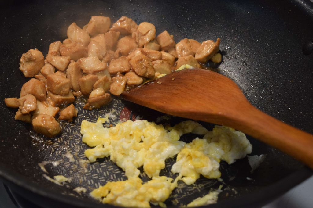 鸡粒炒饭的加工步骤