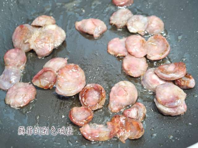 『腊味蒜香炒饭』美味的一锅到底清冰箱料理的加工步骤