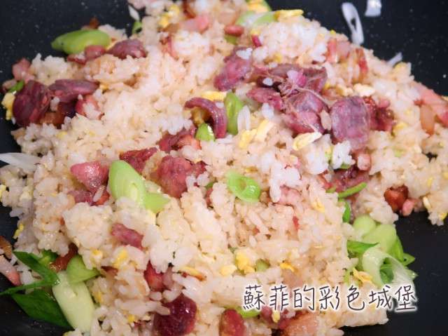 『腊味蒜香炒饭』美味的一锅到底清冰箱料理的加工步骤