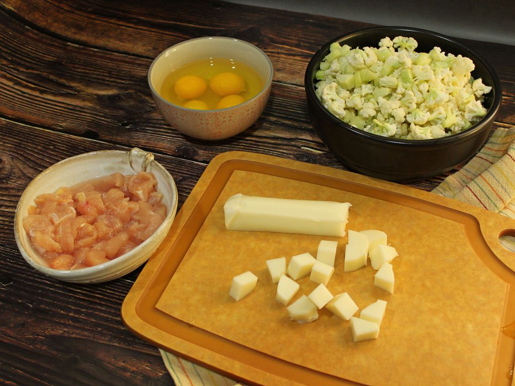 【四方鲜乳】鸡肉起司花椰菜炒饭的加工步骤