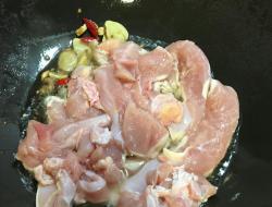 鸡胸肉炒西芹马铃薯