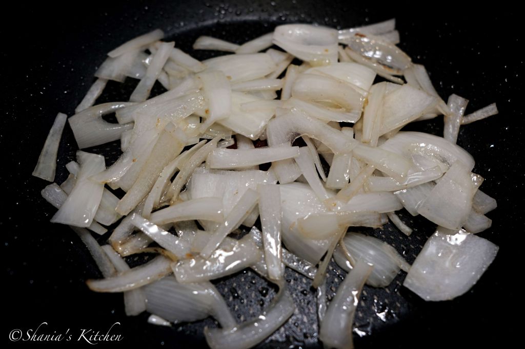 日式菇菇香浓咖哩鸡肉丼的加工步骤