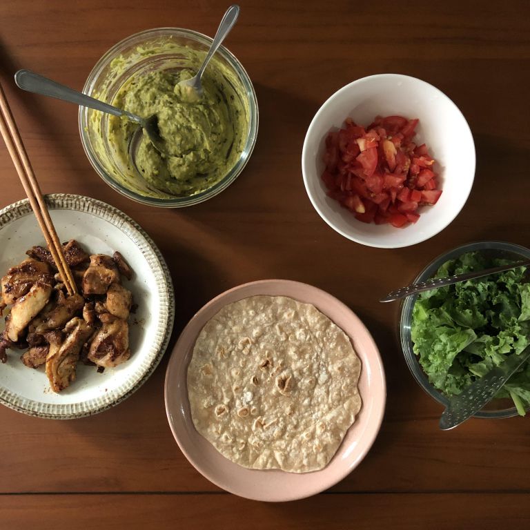 墨西哥鸡肉卷(酪梨芥末酱)的加工步骤