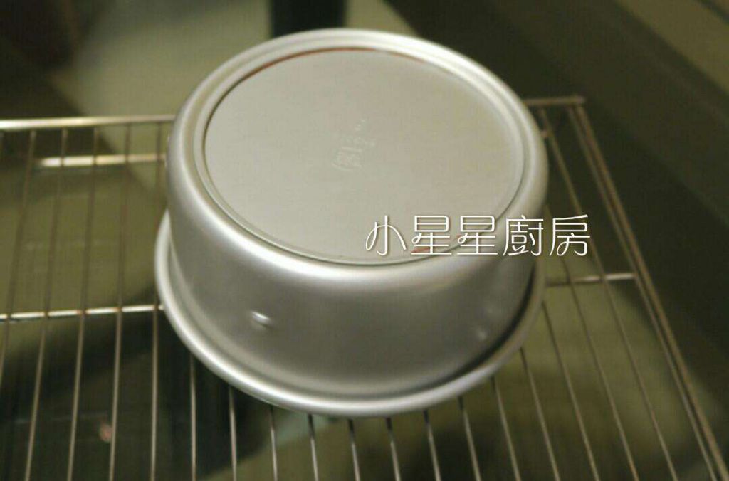 软绵绵的巧克力烫面戚风蛋糕的加工步骤