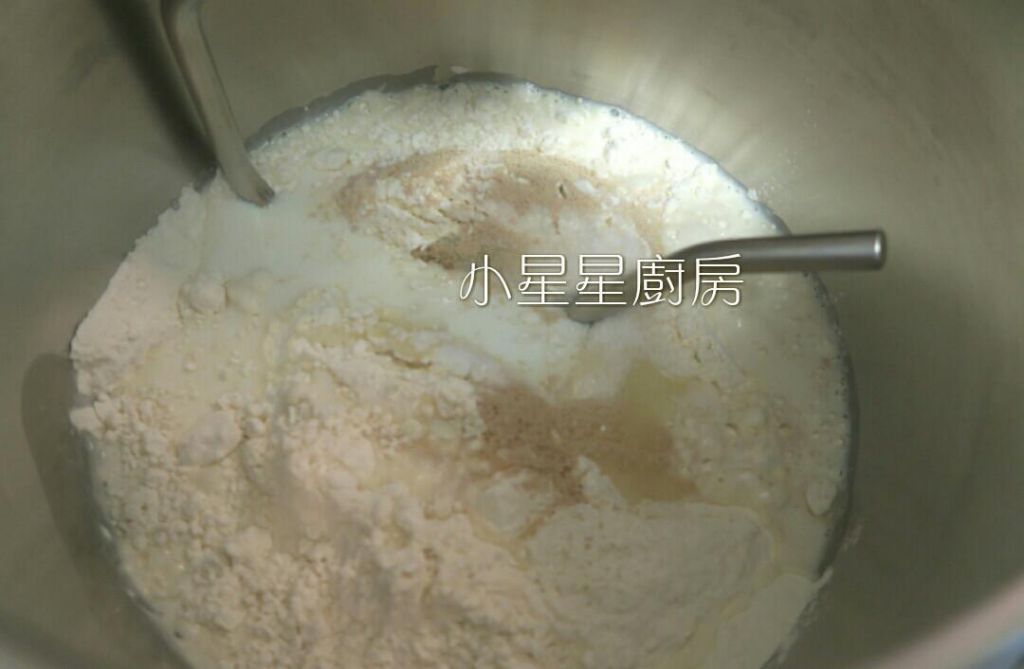 鲜奶馒头(水波炉PK蒸笼)的加工步骤