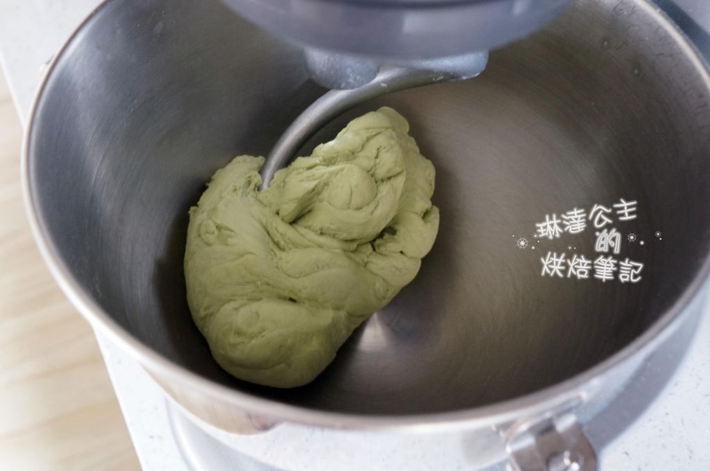 抹茶红豆馒头（压面机版本）的加工步骤