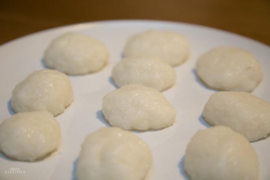 日本传统点心:红豆荻饼(牡丹饼)的加工步骤