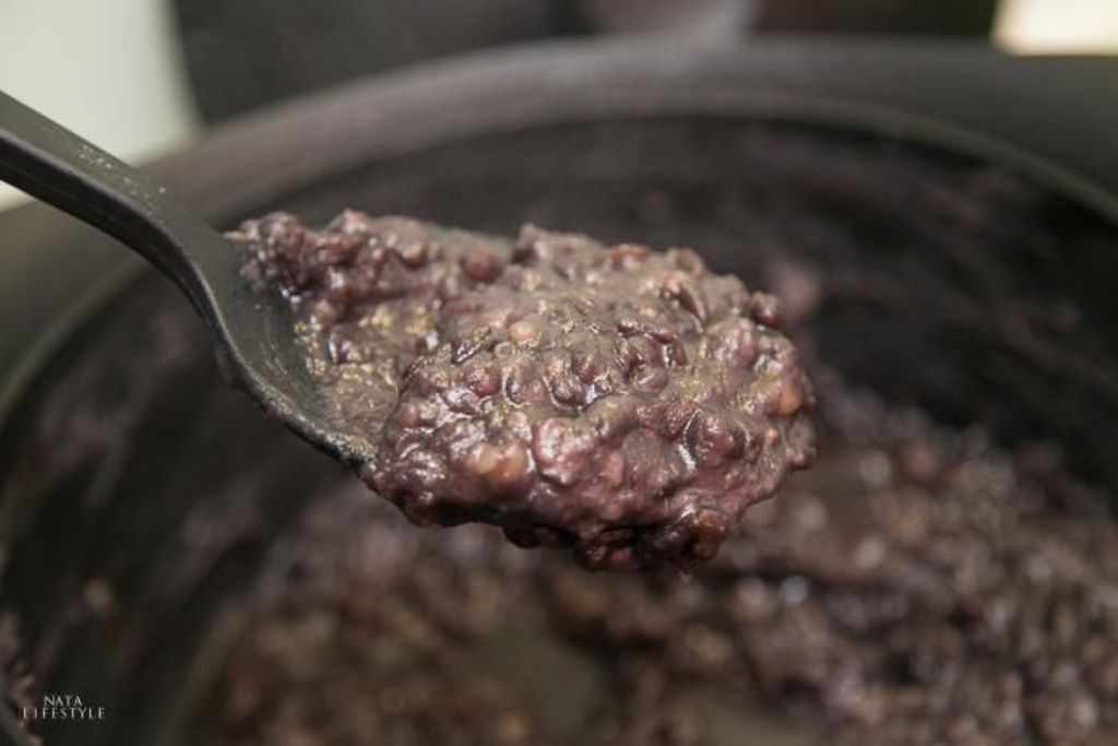 日本传统点心:红豆荻饼(牡丹饼)的加工步骤