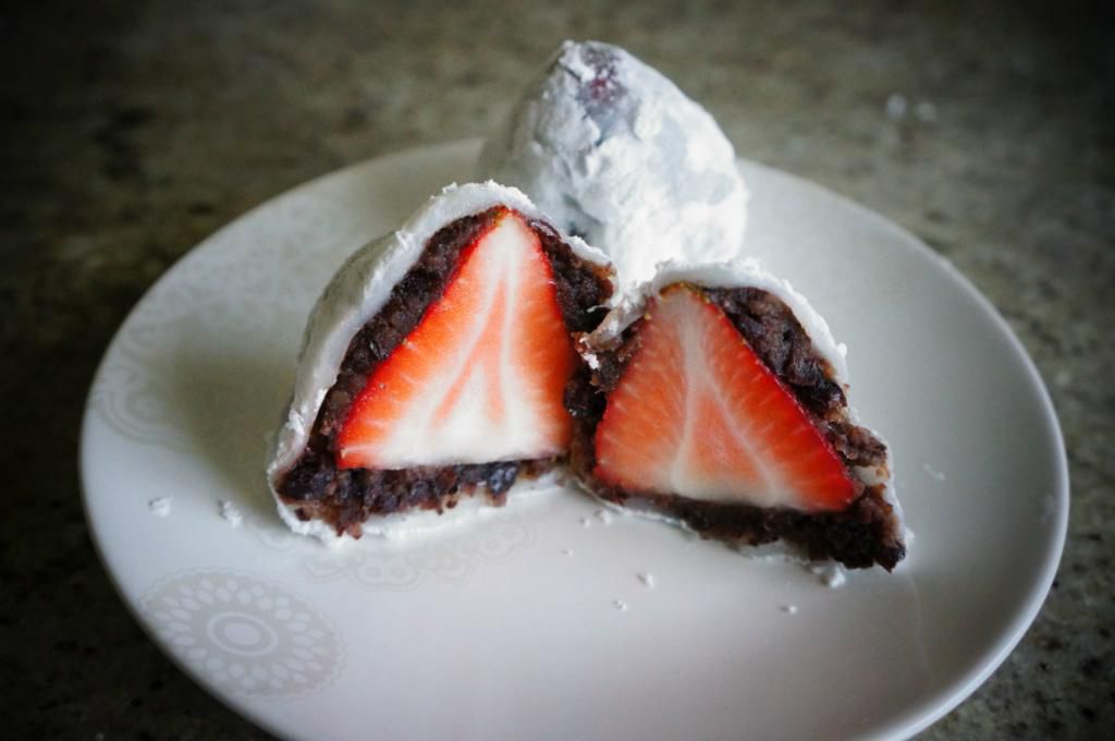 草莓大福 Strawberry+red bean Mochi( Ichigo Daifuku)的加工步骤