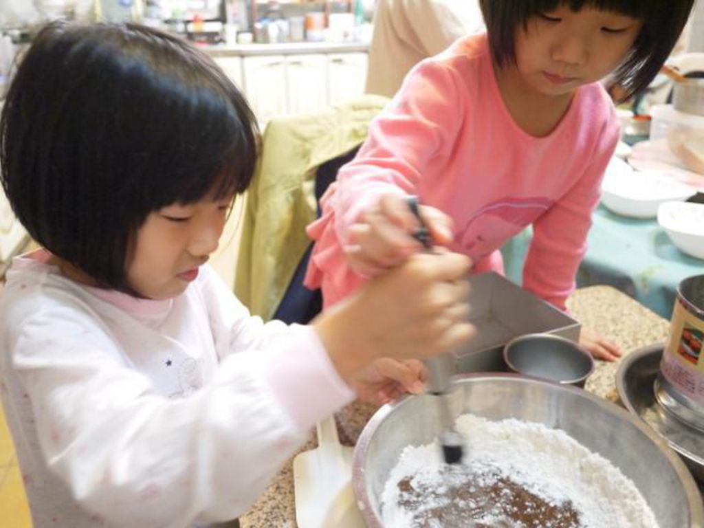 香浓巧克力戚风蛋糕食谱的加工步骤