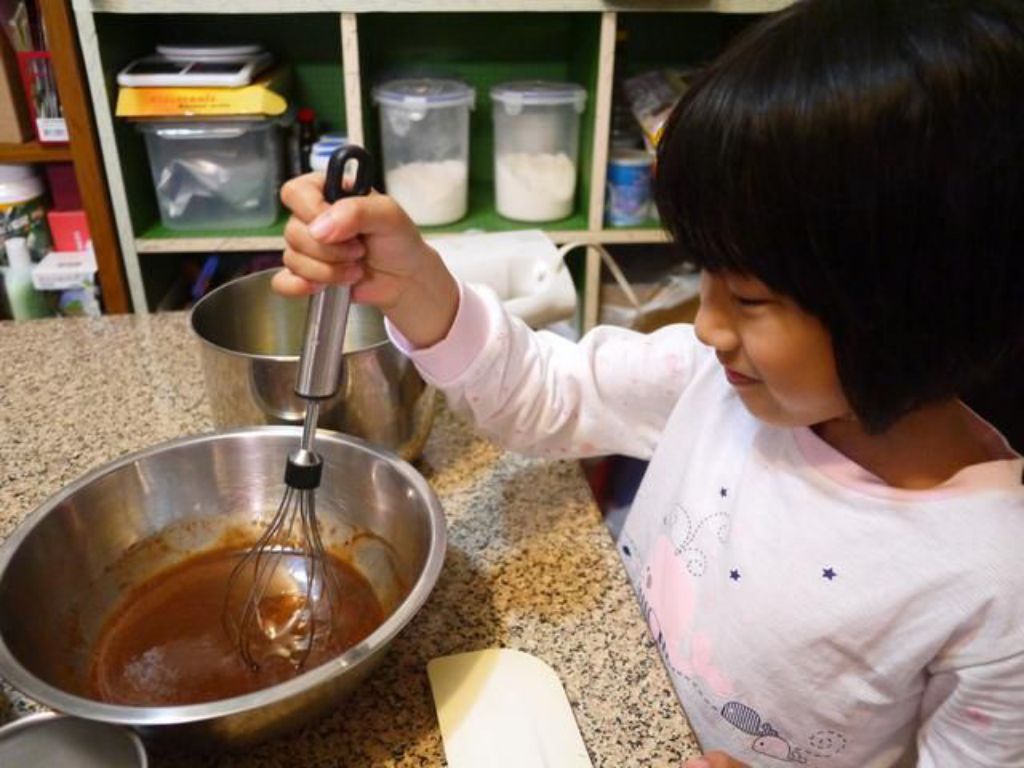 香浓巧克力戚风蛋糕食谱的加工步骤