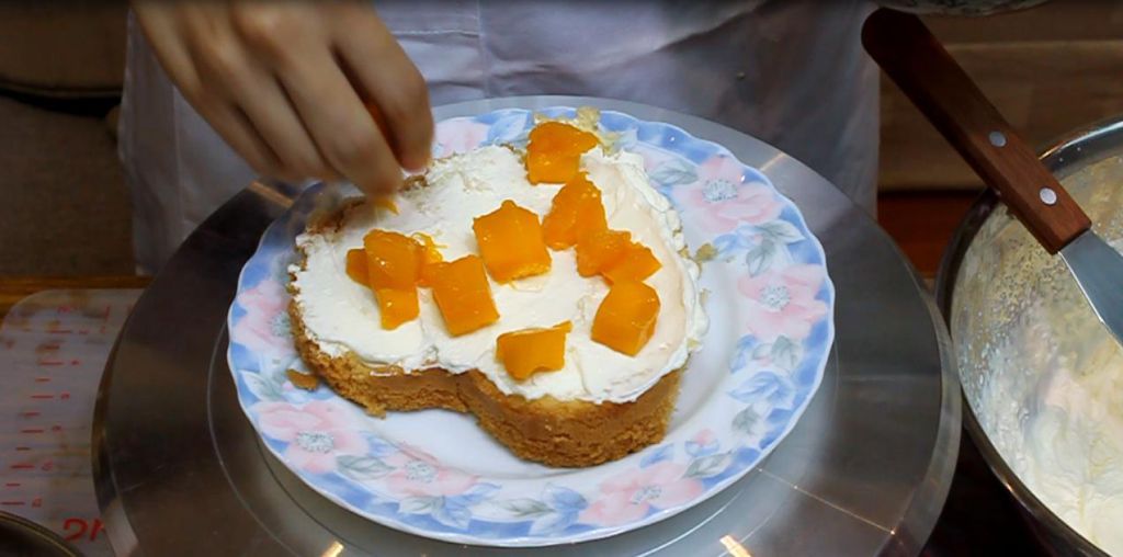 芒果鲜奶蛋糕的加工步骤