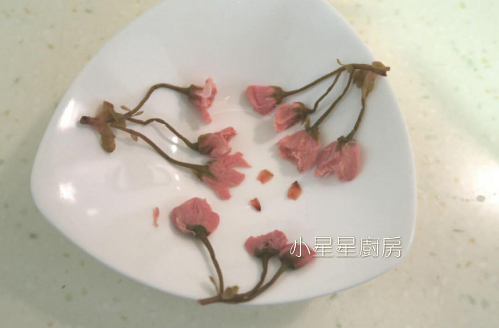 【免烤箱】樱花草莓粉红生奶酪蛋糕的加工步骤