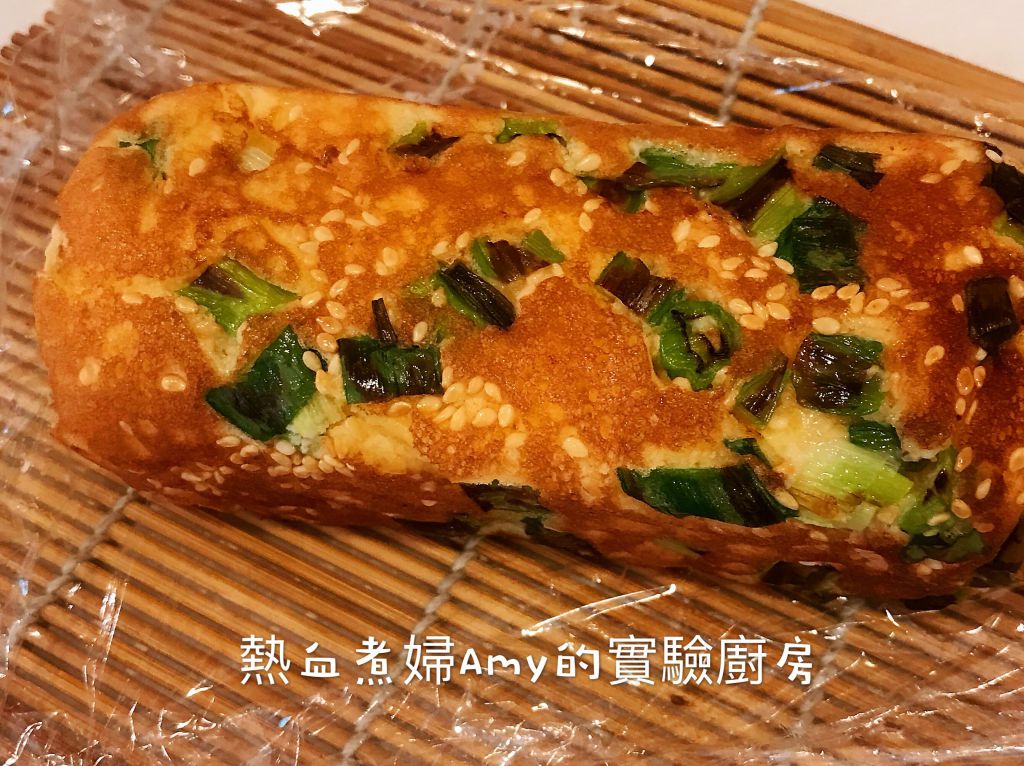 （用玉子烧锅做）香葱肉松蛋糕卷的加工步骤