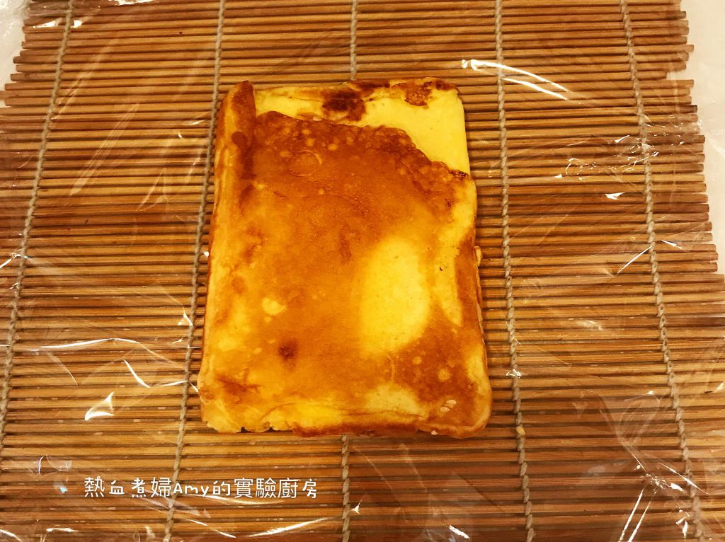 （用玉子烧锅做）香葱肉松蛋糕卷的加工步骤