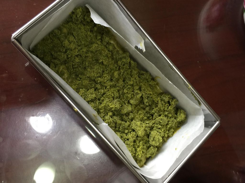 抹茶红豆酥顶磅蛋糕的加工步骤