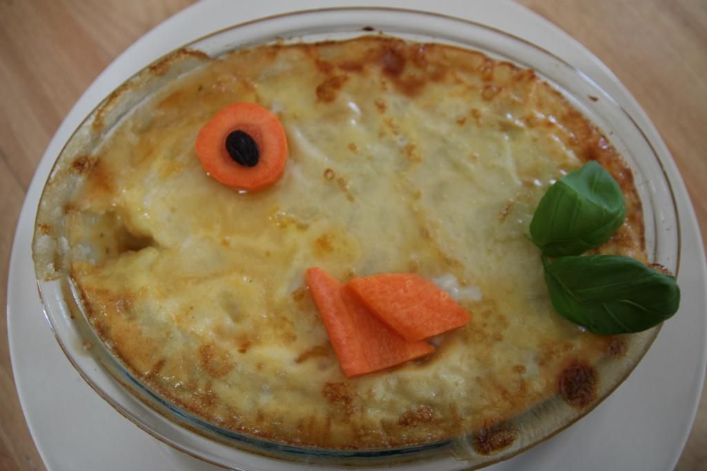 小人儿副食品【9-12个月】--鱼儿水中游鲑鱼派（fish pie)的加工步骤