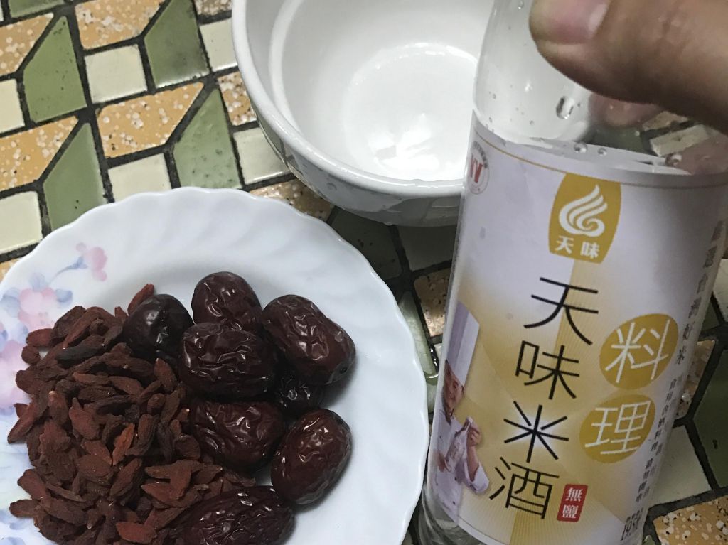 冰糖木耳莲子汤的加工步骤