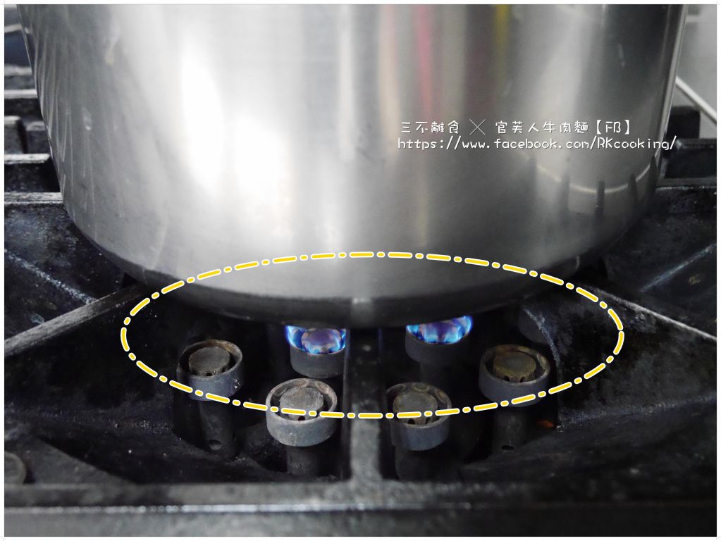 【牛奶花生汤】超省时快锅料理的加工步骤