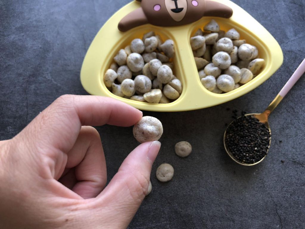 (宝宝点心)香蕉芝麻豆豆饼干的加工步骤