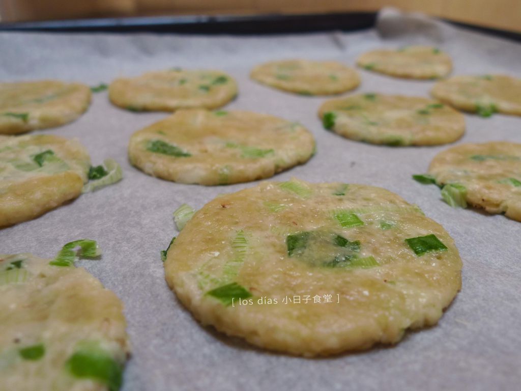 香酥葱花芝麻饼干（无奶油）的加工步骤