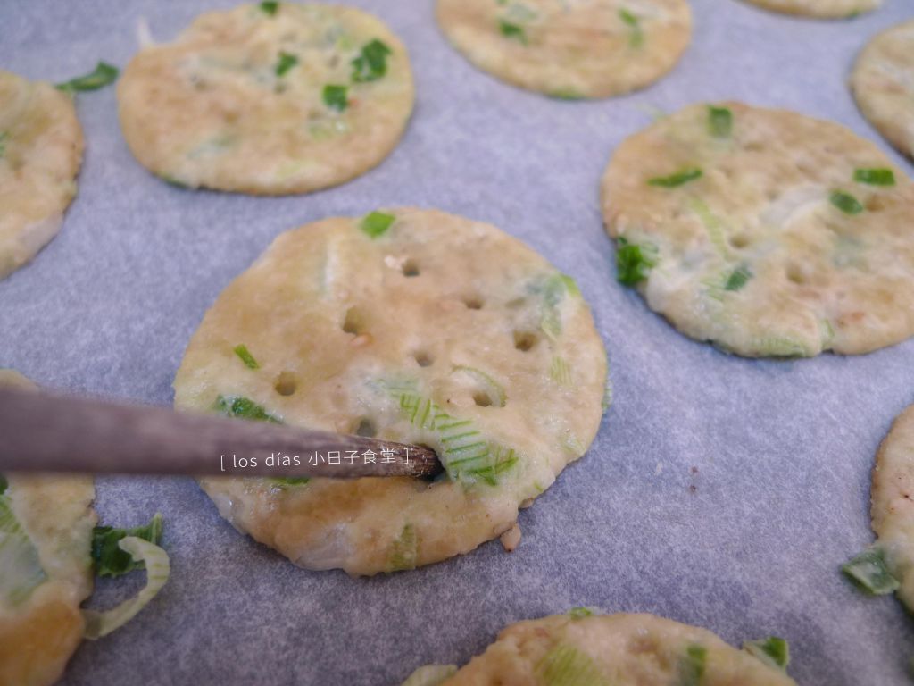 香酥葱花芝麻饼干（无奶油）的加工步骤