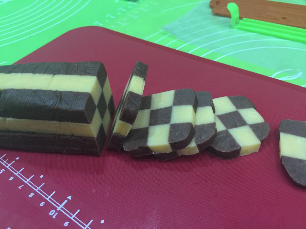 简单做🍫巧克力格子饼干🍫的加工步骤