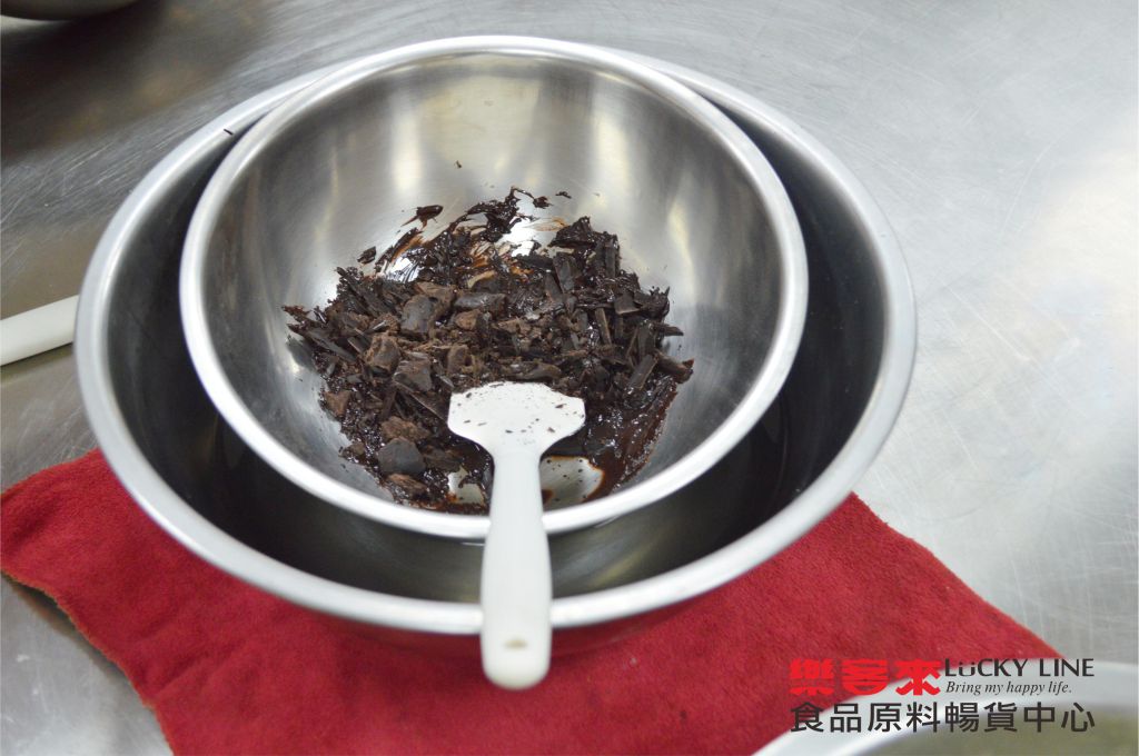 【乐客来】芝麻抹茶拇指饼干的加工步骤