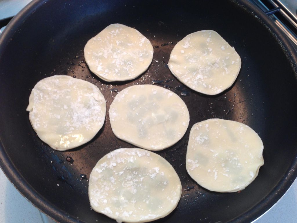 水饺皮葱油饼的加工步骤