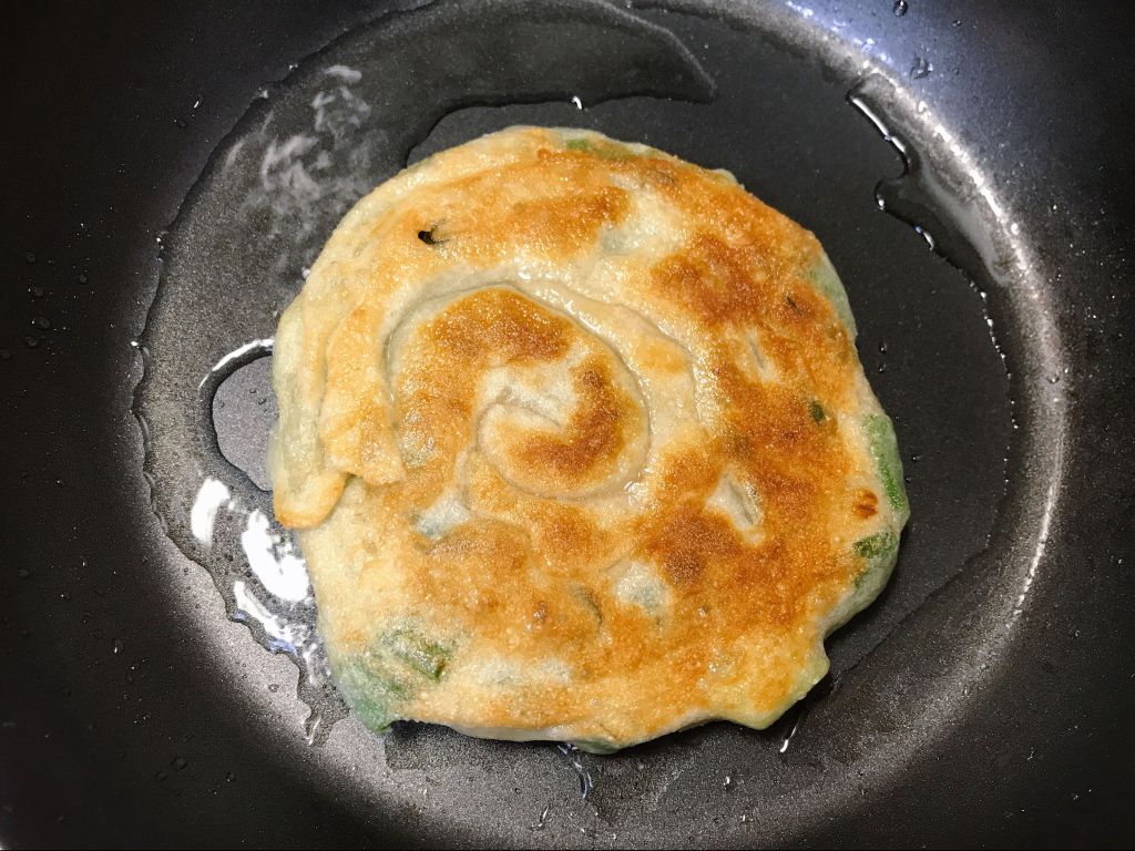 香酥葱油饼（外酥内Q😊）的加工步骤