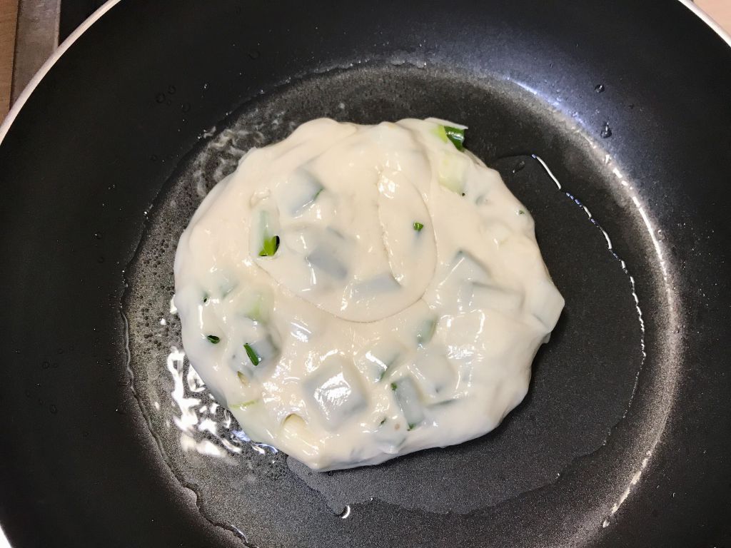 香酥葱油饼（外酥内Q😊）的加工步骤