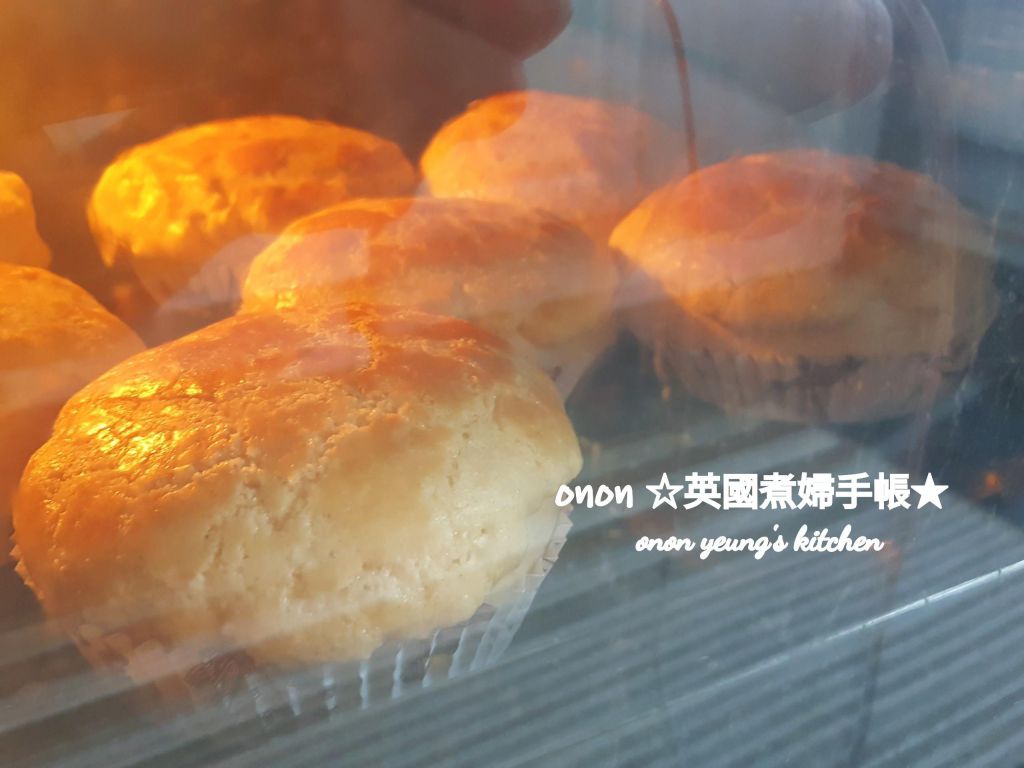 港式菠萝面包。早餐
假日玩🍞 家常烘焙的加工步骤