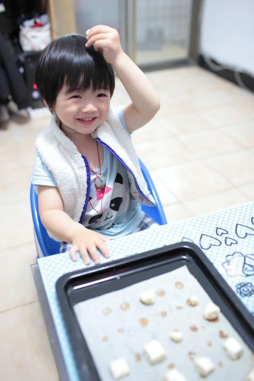 宝宝食谱【蜂蜜芝麻面包球】(免揉无油)的加工步骤