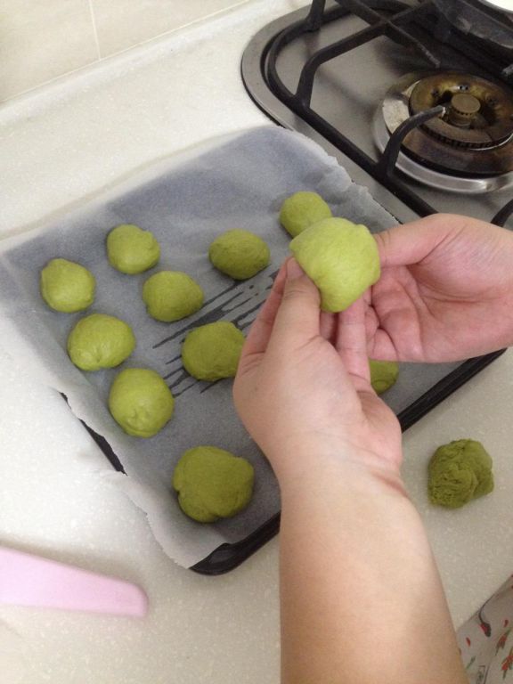 ちぎりパン 大眼仔的抹茶红豆面包的加工步骤