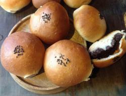 Red Bean Bread牛奶红豆面包